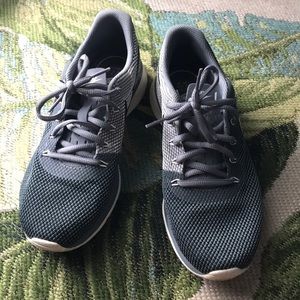 Barely worn Nikes size 9